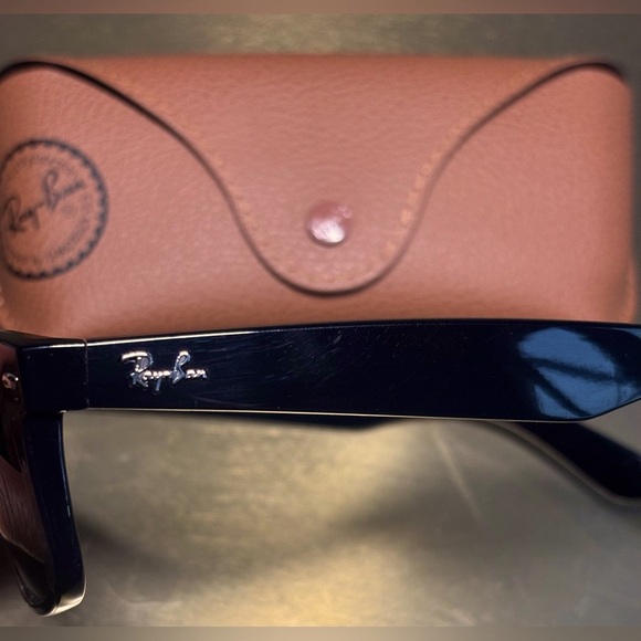 Ray-Ban Sunglasses - Picture 4 of 7